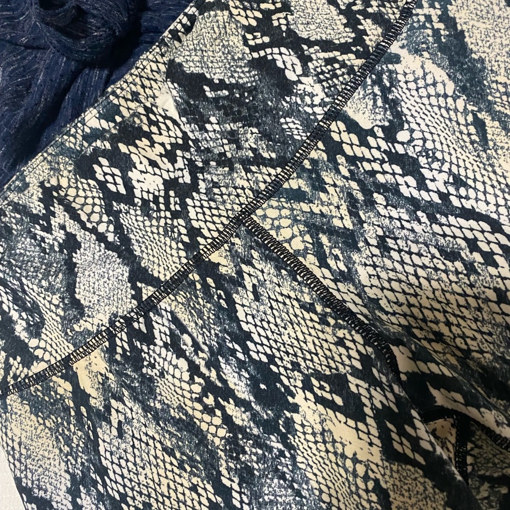 Python Snakeprint Soft Biker Shorts Medium - Picture 5 of 8